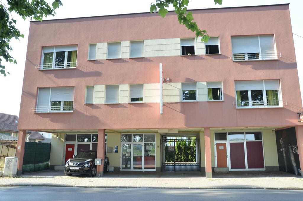 Guesthouse Sava 슬라본스키브로드 외부 사진